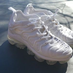 White Nike Air Vapor Max